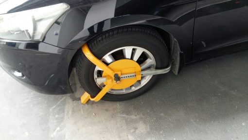 Wheel clamp for cars