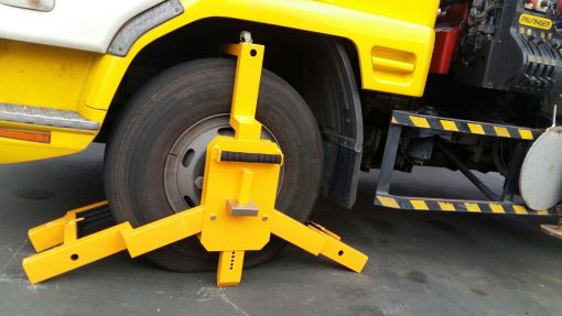 Wheel clamp for trucks